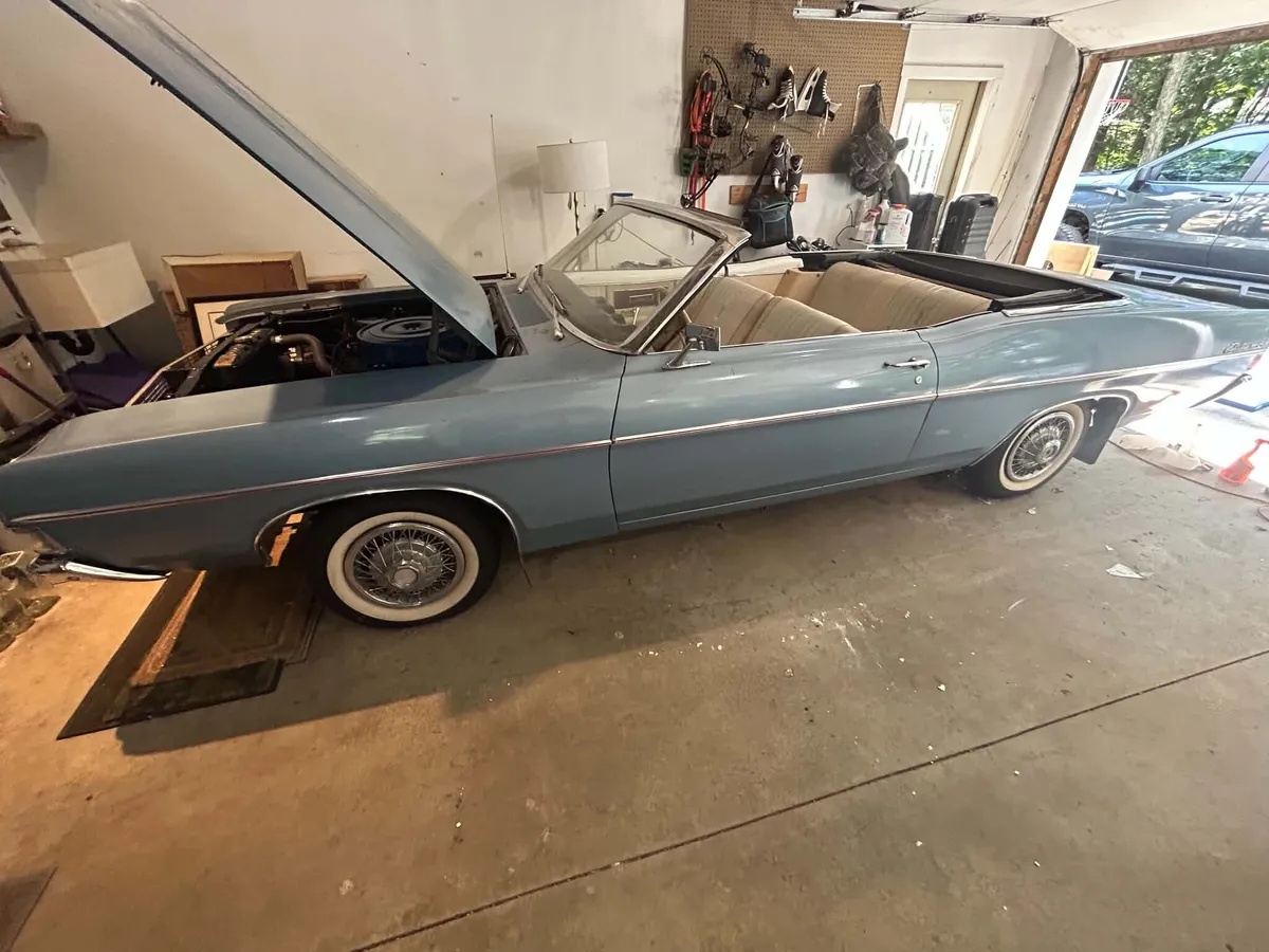 Ford-Fairlane-1968-Blue-White