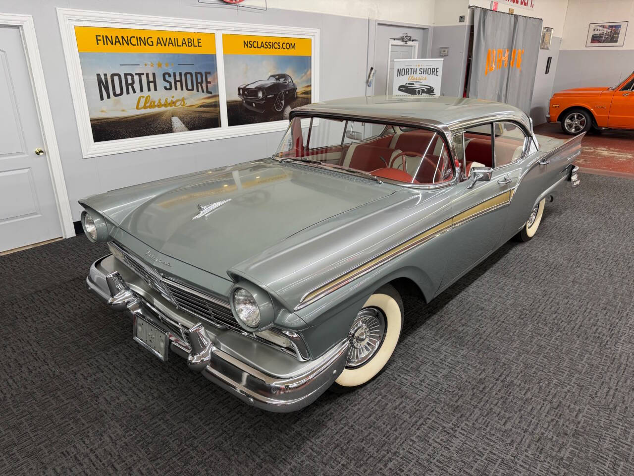 Ford-Fairlane-500-1957-Gray-Red