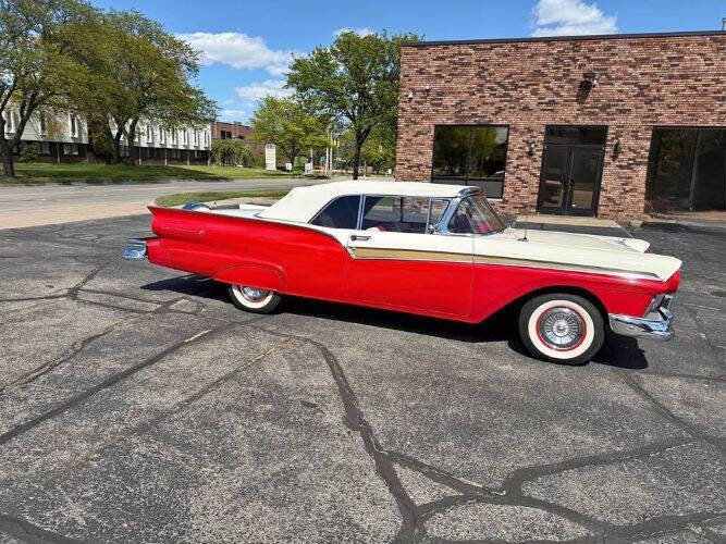 Ford-Fairlane-500-1957-RedWhite