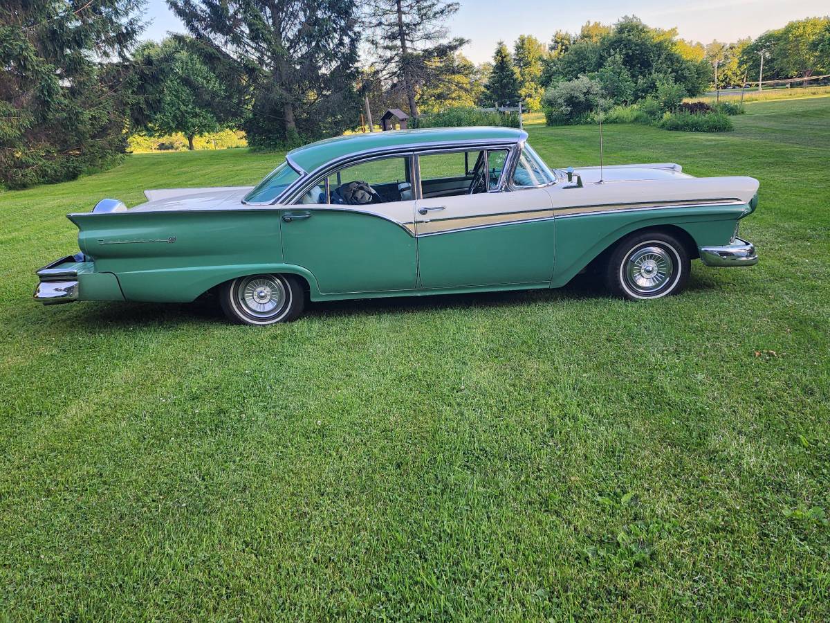 Ford-Fairlane-500-1957-green