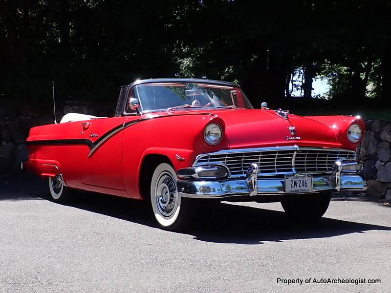 Ford-Fairlane-sunliner-1956-red
