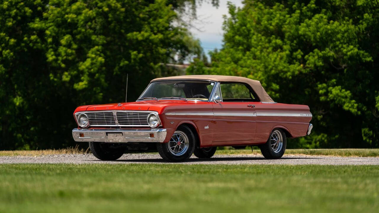 Ford-Falcon-1965-Rangoon-Red-Tan