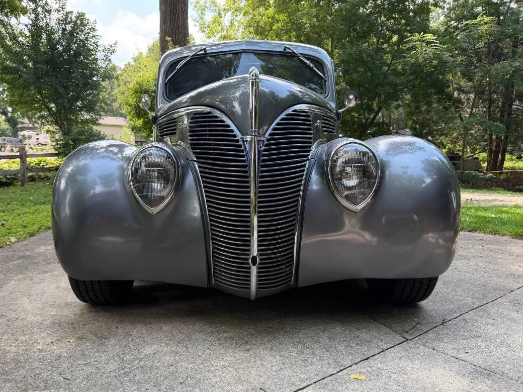 Ford-Fordor-sedan-1939-silver
