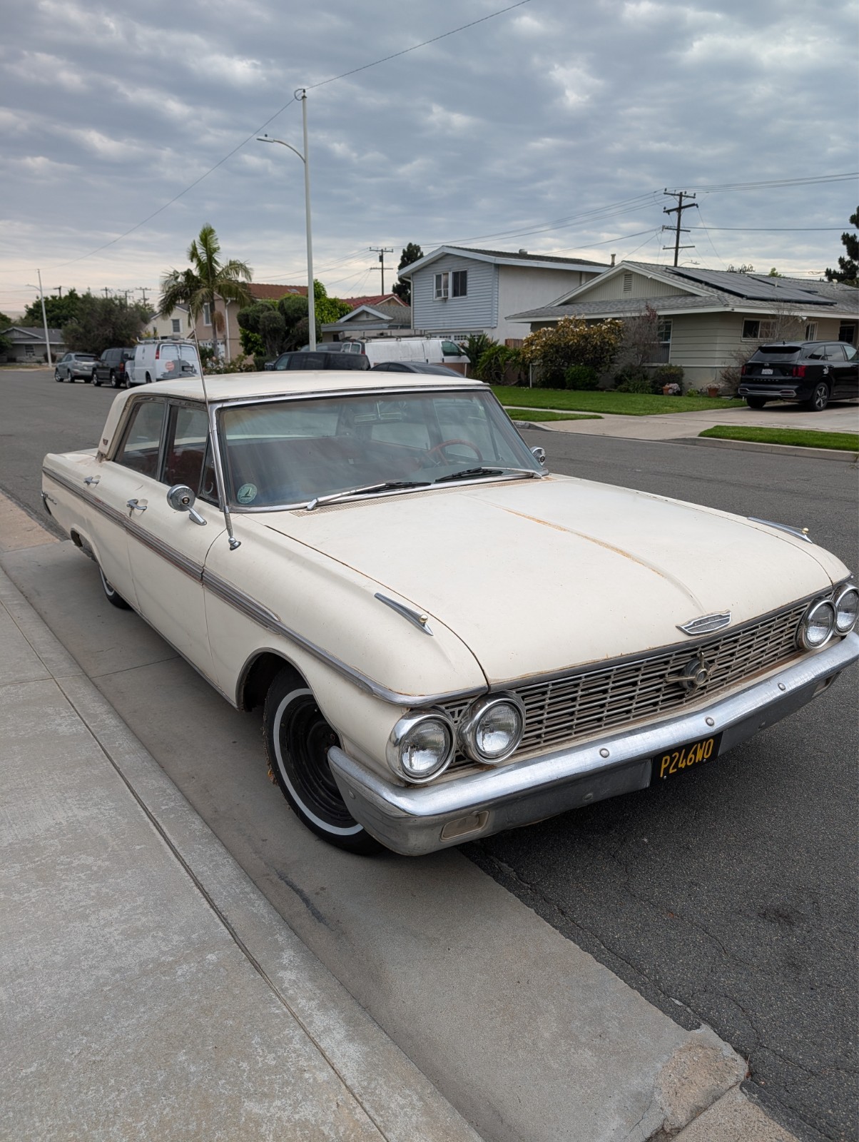 Ford-Galaxie-500-1962-Sedan-Red
