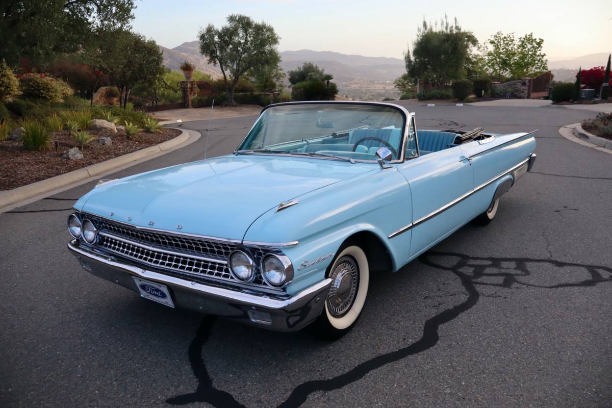 Ford-Galaxie-sunliner-convertible-1961