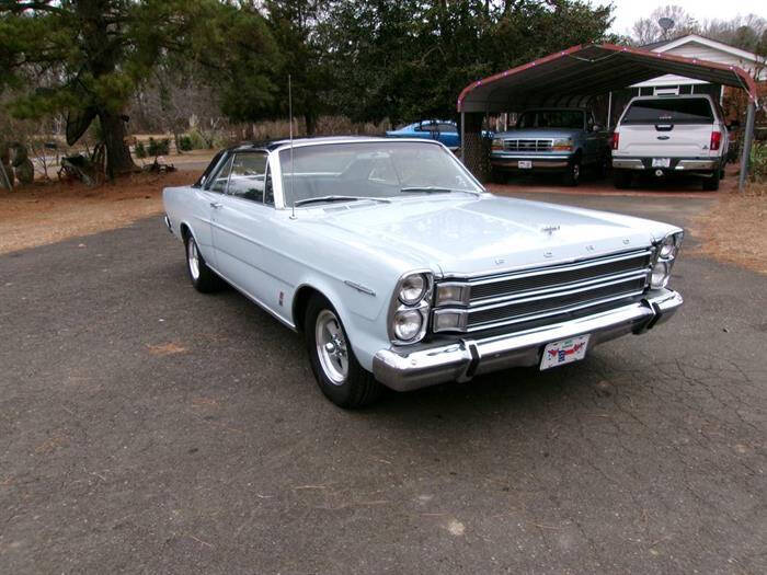 Ford-Ltd-1966-Robin-Egg-Light-BlueDark-Blue-Vinyl-Top-Blue-Cloth