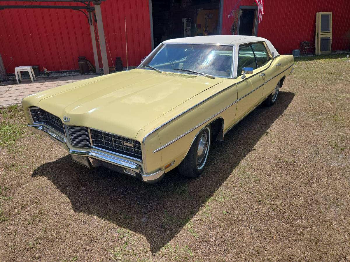 Ford-Ltd-1970-yellow
