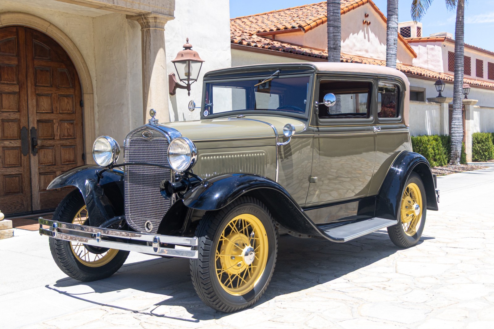 Ford-Model-A-Victoria-1931-Coupe
