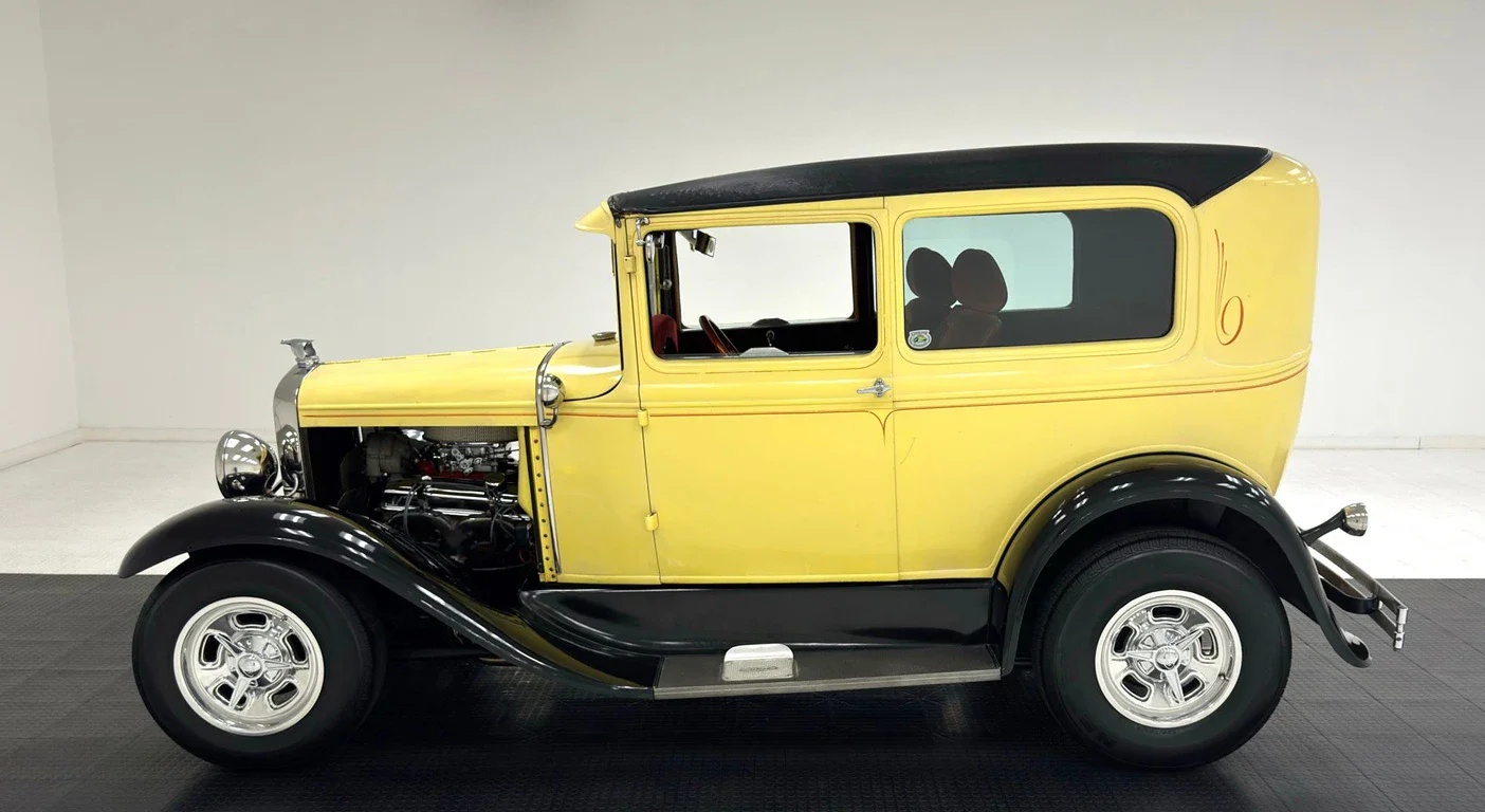 Ford-Model-a-1931-Yellow-Red