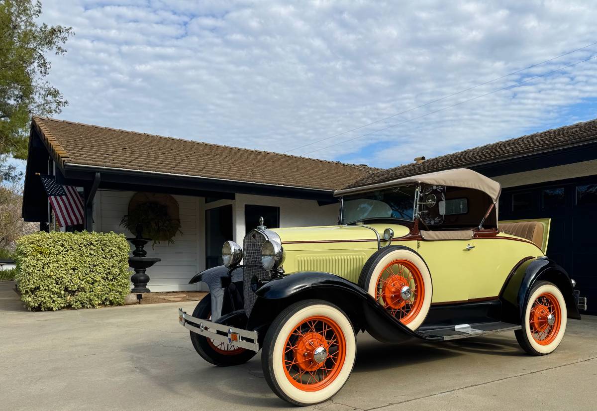 Ford-Model-a-deluxe-roadster-1931-yellow