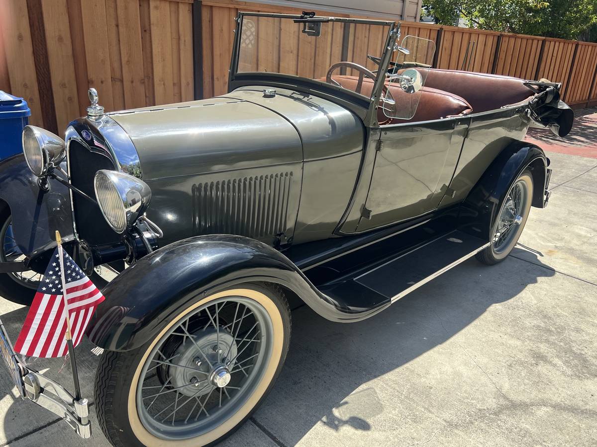 Ford-Model-a-phaeton-1928-green