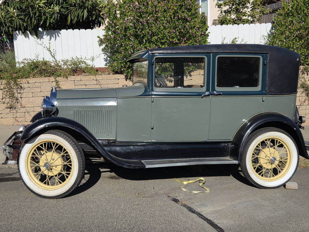 Ford-Model-a-sedan-1929-green