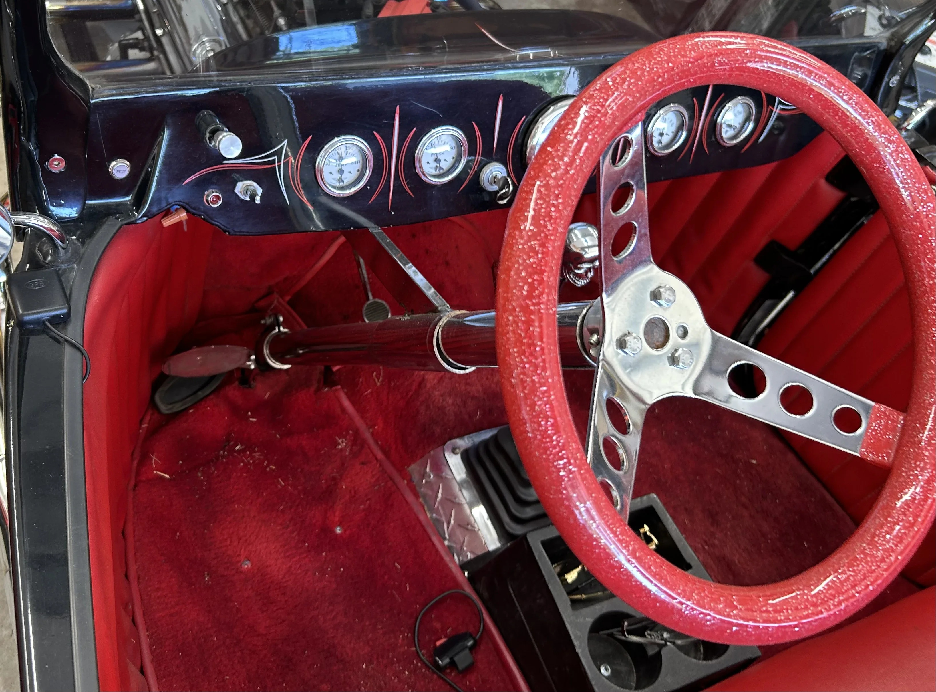 Ford-Model-t-replica-1927-Black-Red