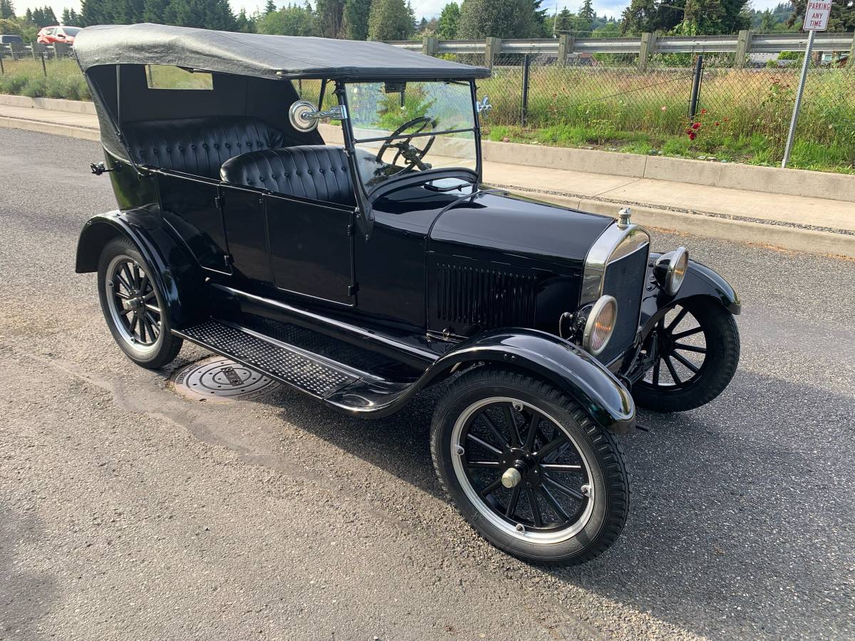 Ford-Model-t-touring-1926-black