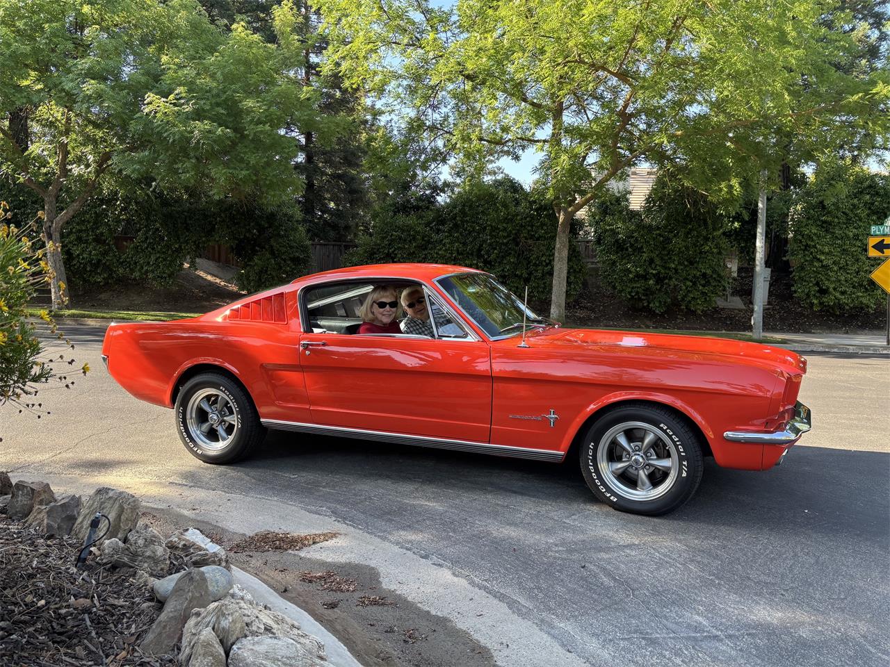 Ford-Mustang-1965-Poppy-Red.-Orange-Black