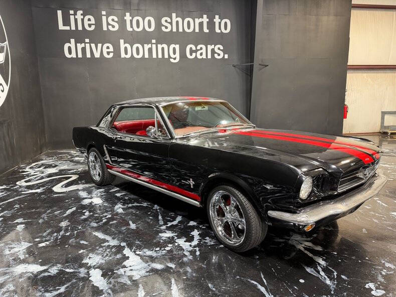 Ford-Mustang-1965-White-Black