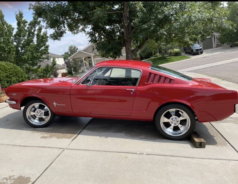 Ford-Mustang-1965-red
