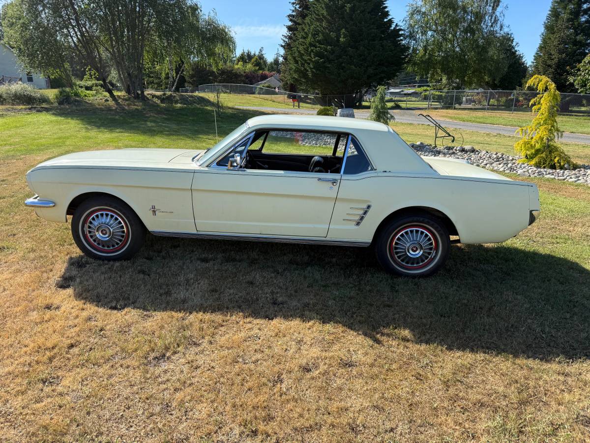 Ford-Mustang-1966
