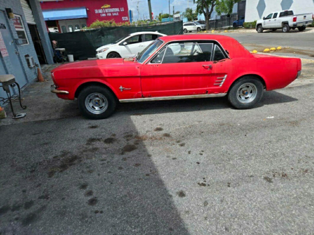 Ford-Mustang-1966