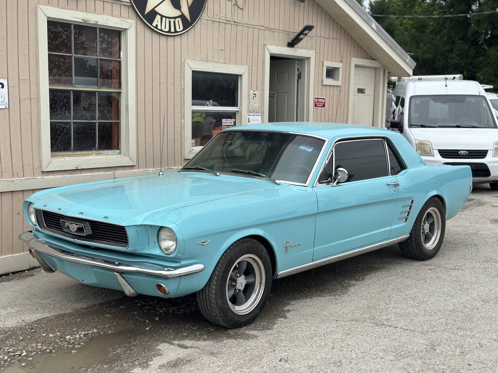 Ford-Mustang-1966-Candy-Apple-Red-Black