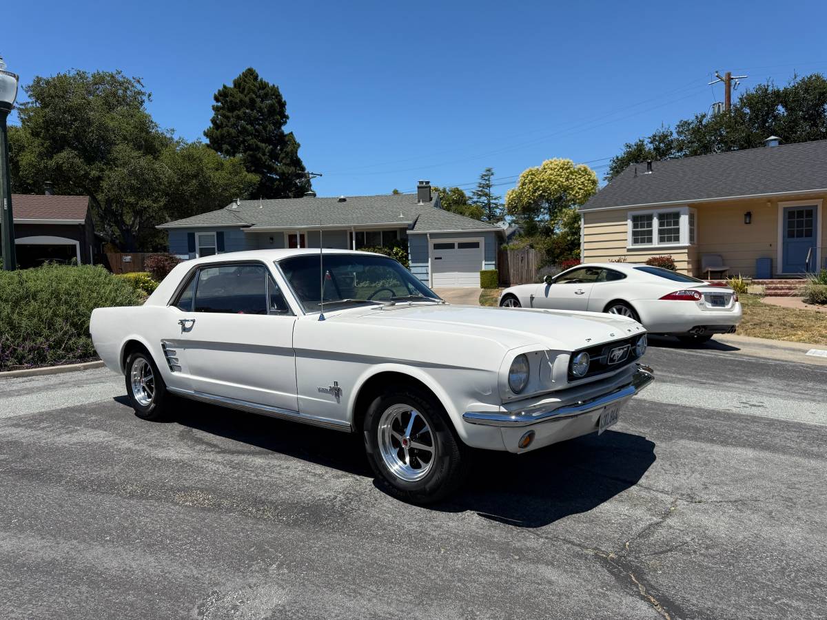 Ford-Mustang-1966-white