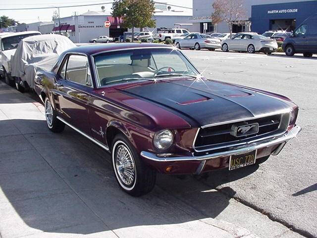 Ford-Mustang-1967-Burgundy