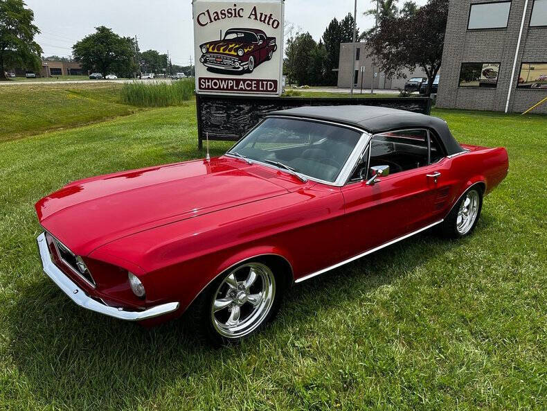 Ford-Mustang-1967-Candy-Apple-Red-Black