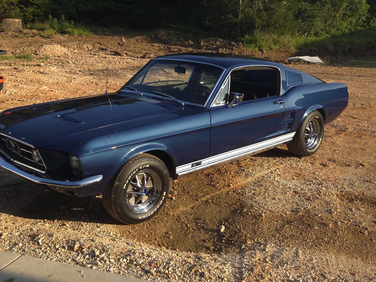 Ford-Mustang-1967-Nightmist-Blue-Black