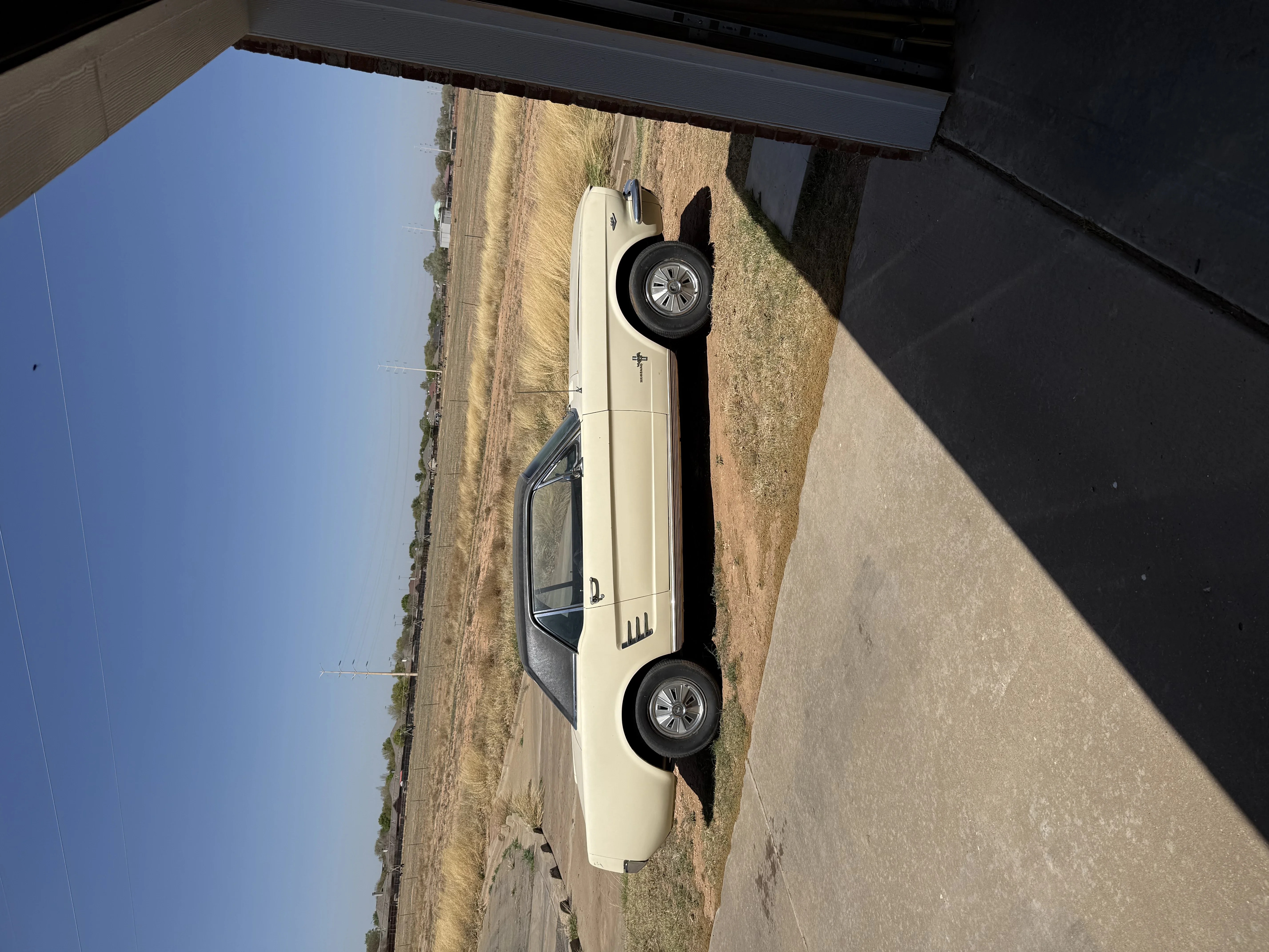 Ford-Mustang-1967-Tan-Black Ford-Mustang-1967-Tan-Black
