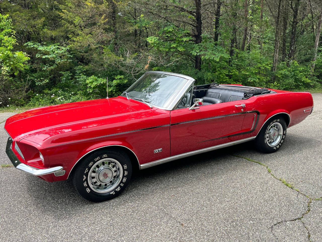 Ford-Mustang-1968-Red-Black