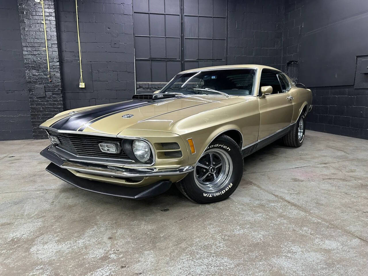 Ford-Mustang-1970-Gold-Black