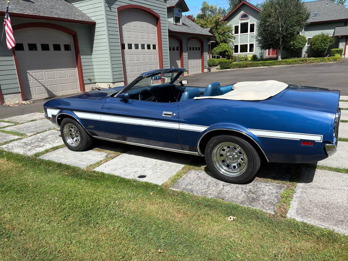 Ford-Mustang-1972-blue