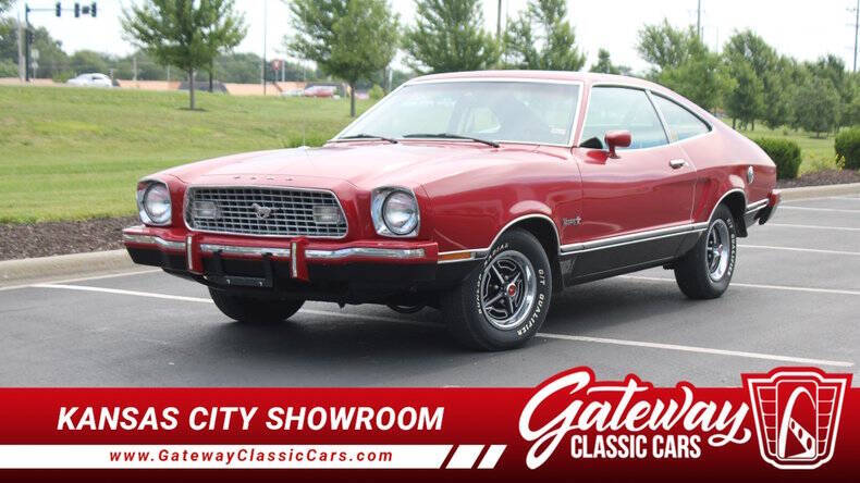 Ford-Mustang-1974-Red-Black