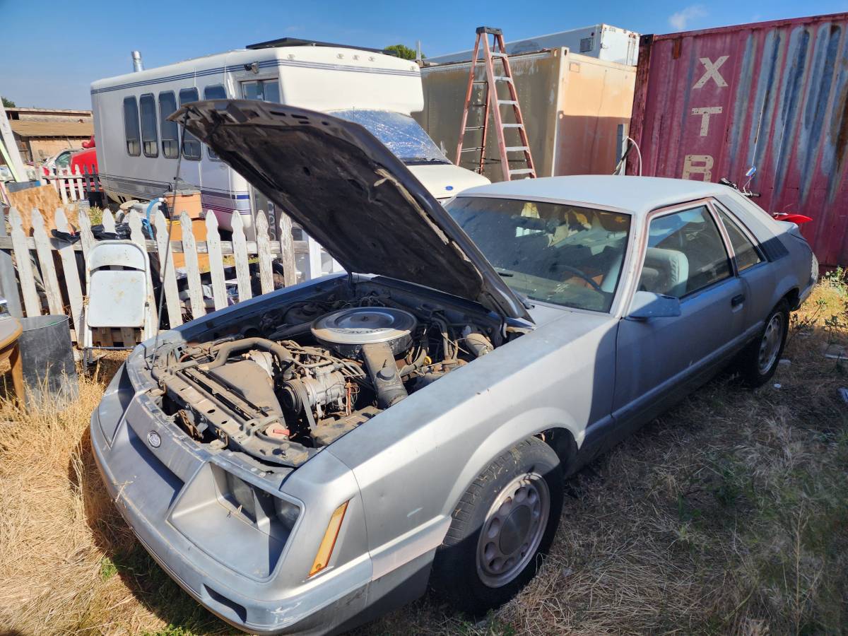 Ford-Mustang-1985