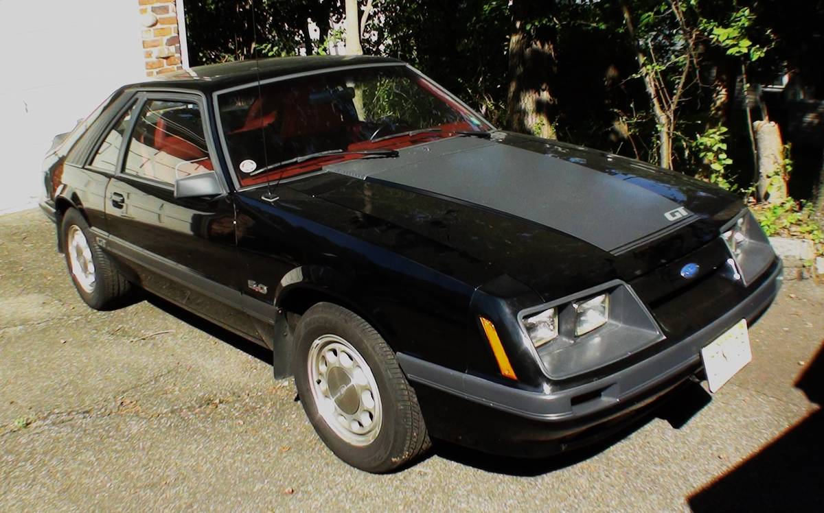 Ford-Mustang-1985-black