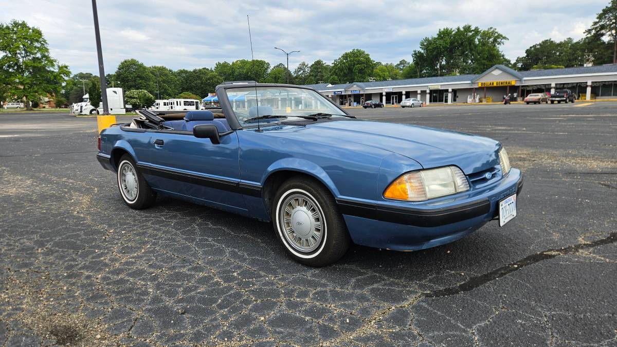 Ford-Mustang-1988-blue