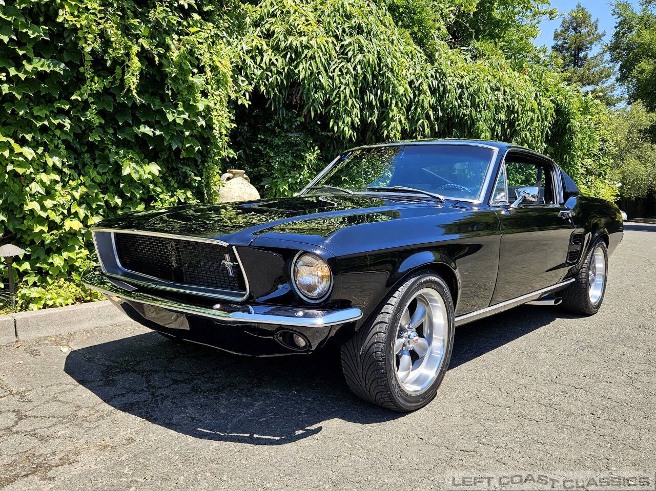 Ford-Mustang-custom-fastback-1967-Black-Black