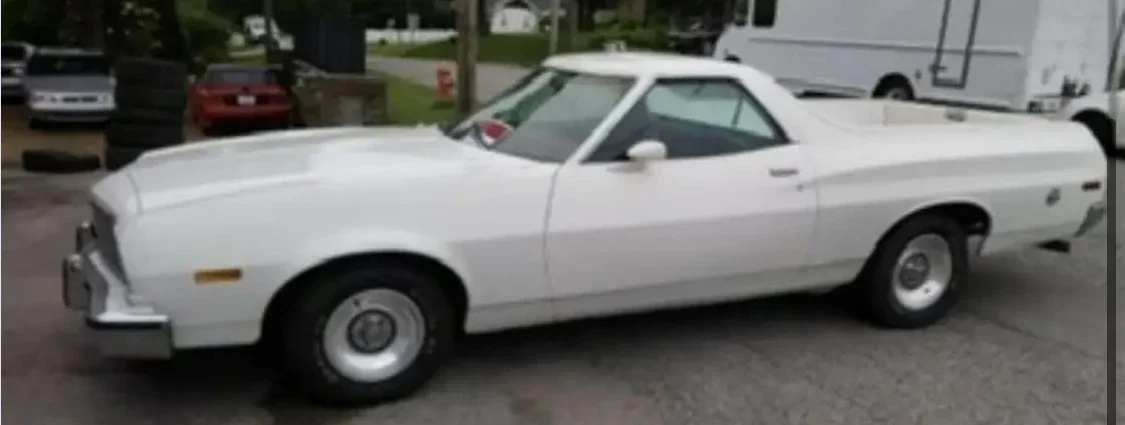 Ford-Ranchero-1976-White-Burgundy