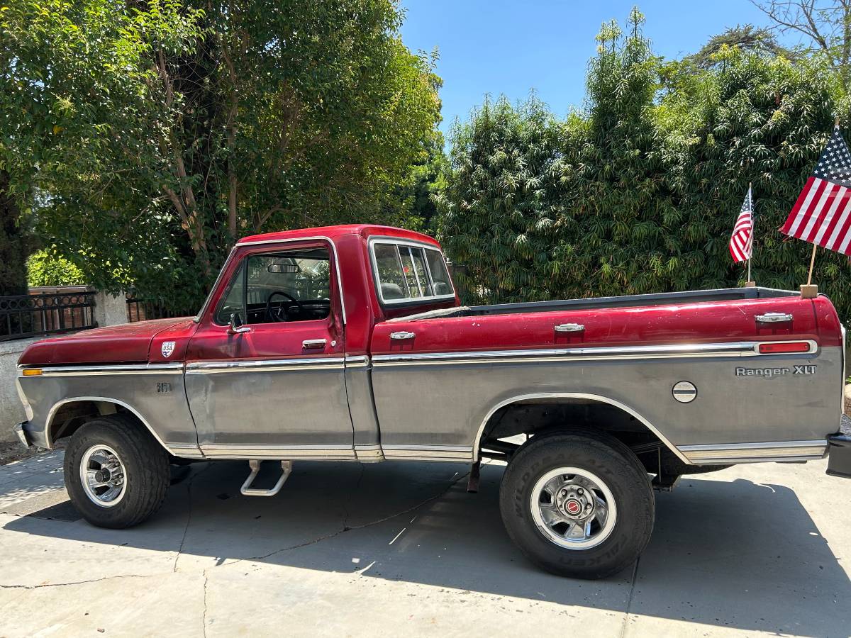Ford-Ranger-xlt-1976-grey
