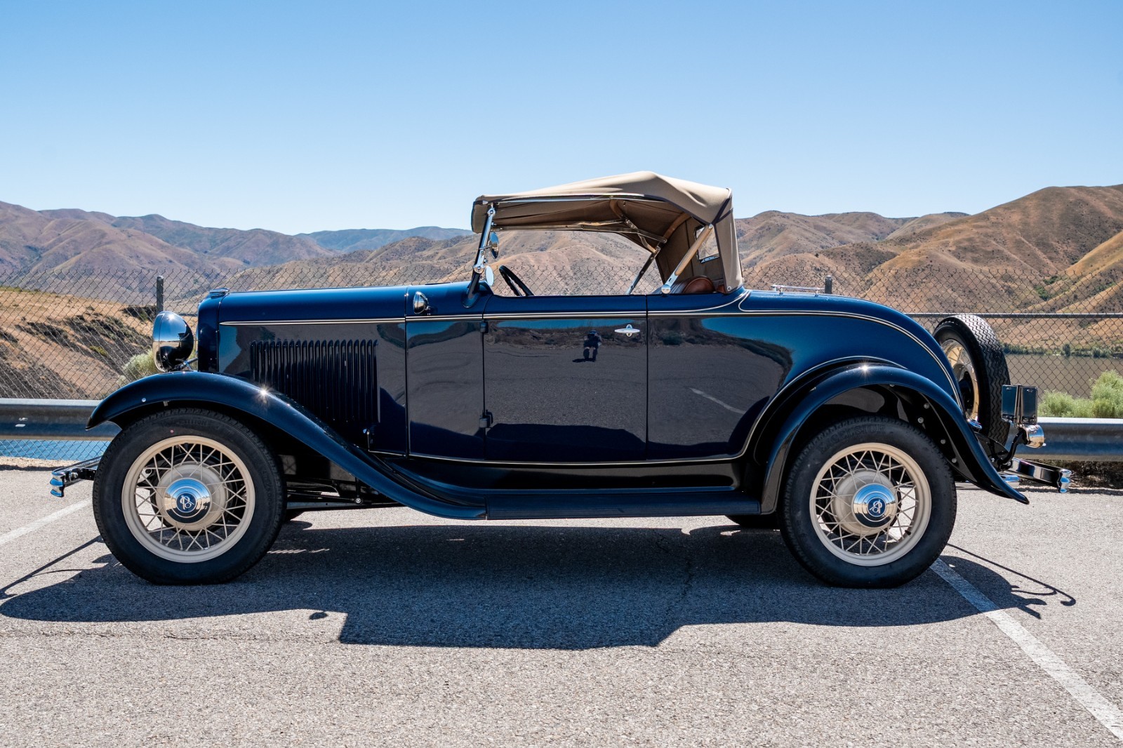 Ford-Roadster-1932-Convertible-Brown