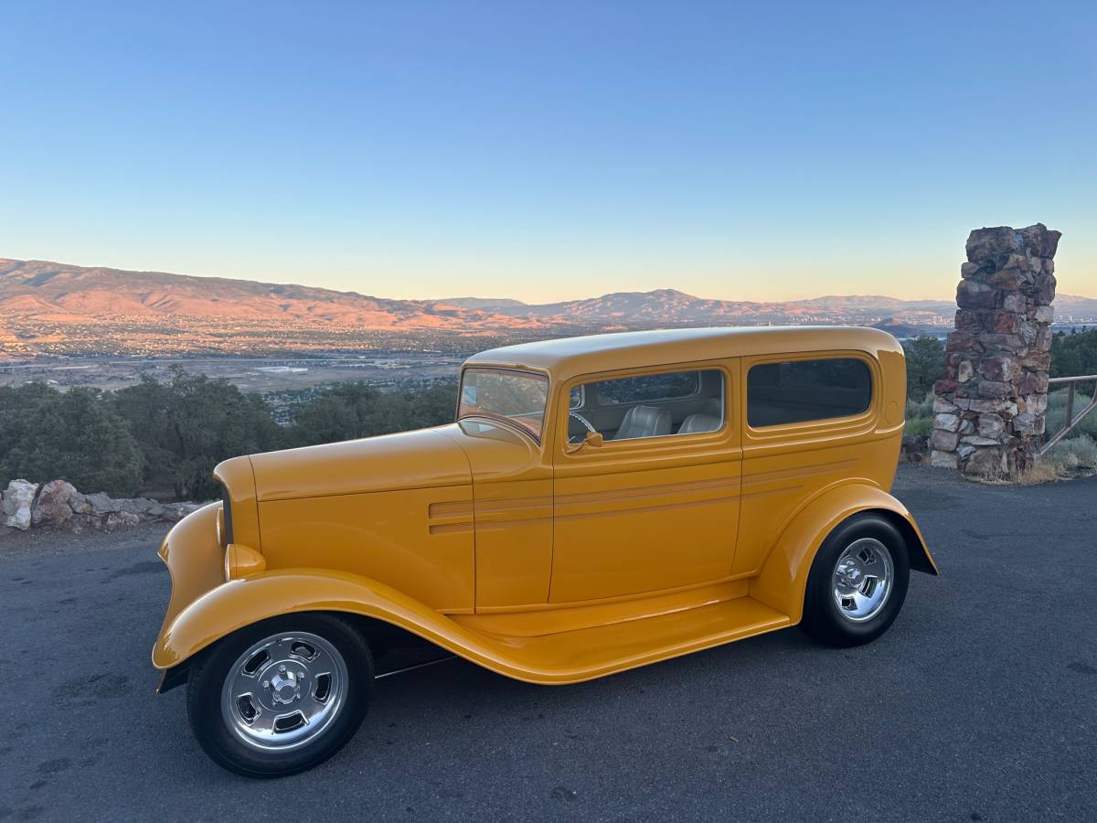 Ford-Sedan-1932