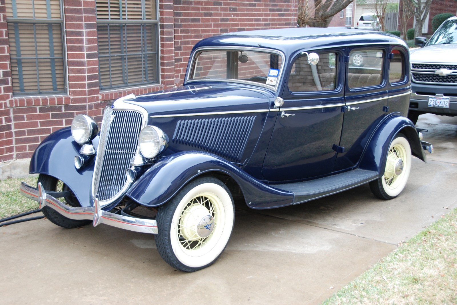 Ford-Sedan-1934-Sedan-Brown