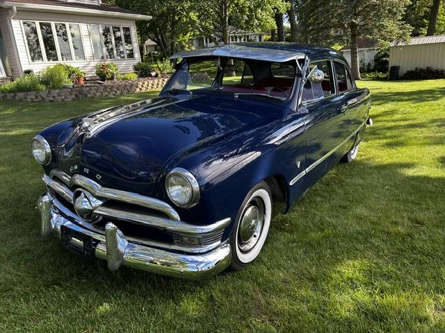 Ford-Sedan-1949