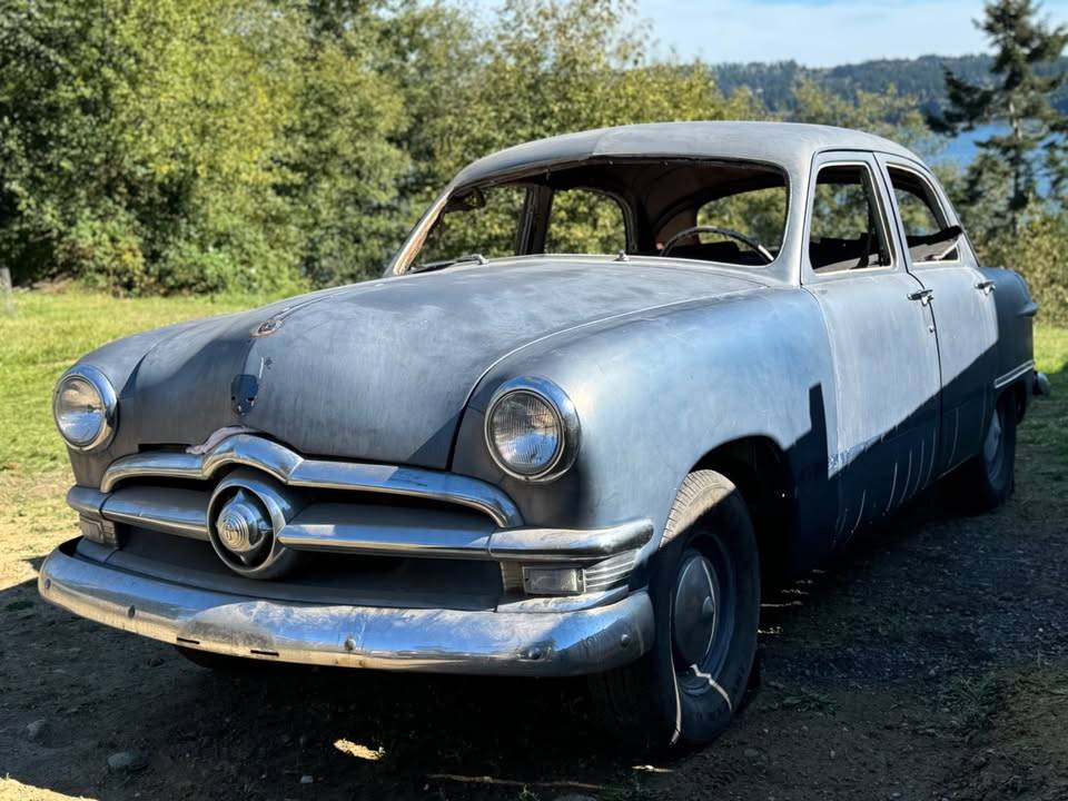 Ford-Sedan-1950-blue