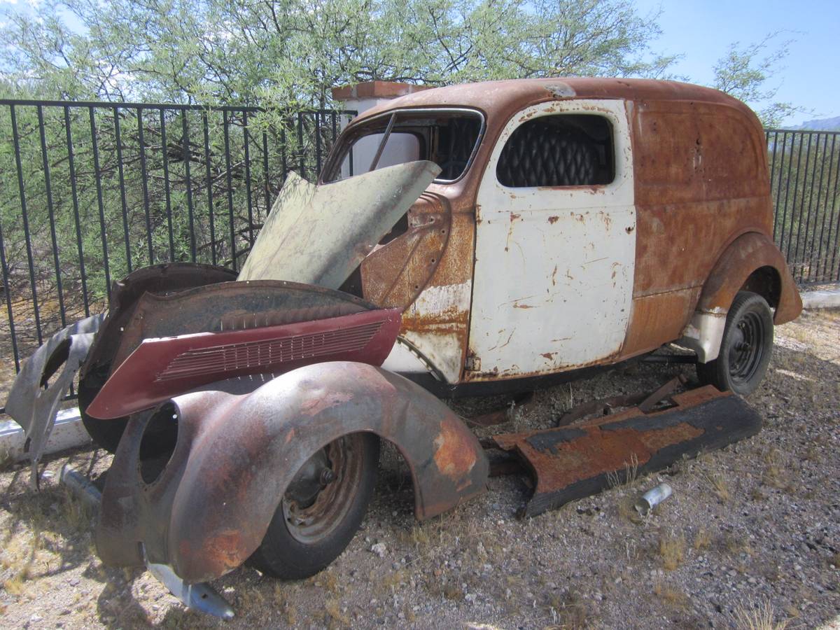 Ford-Sedan-delivery-1937-brown