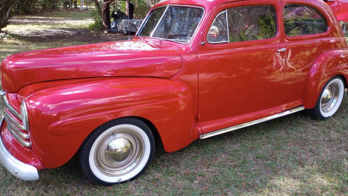 Ford-Super-deluxe-1948-red