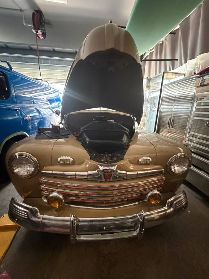 Ford-Super-deluxe-woody-wagon-1946-custom