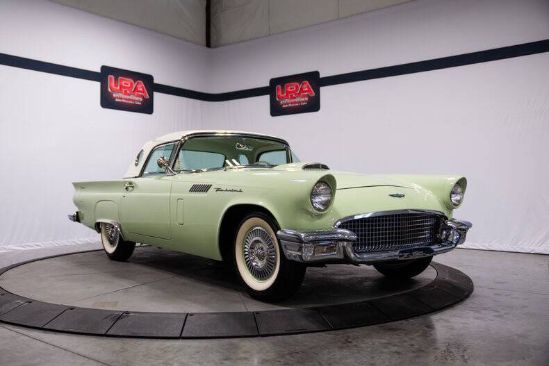 Ford-Thunderbird-1957-Sea-Spray-Green
