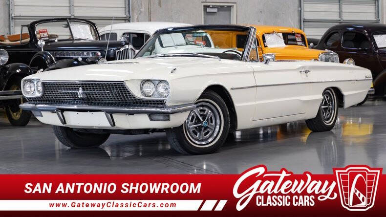 Ford-Thunderbird-1966-Wimbledon-White-Emberglow-Red