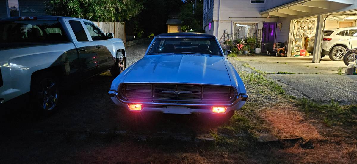 Ford-Thunderbird-sedan-1969-blue